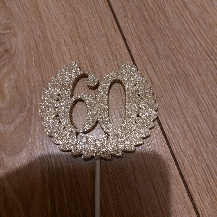 Foliowe balony różowe 6 i 0 oraz złoty toper 60