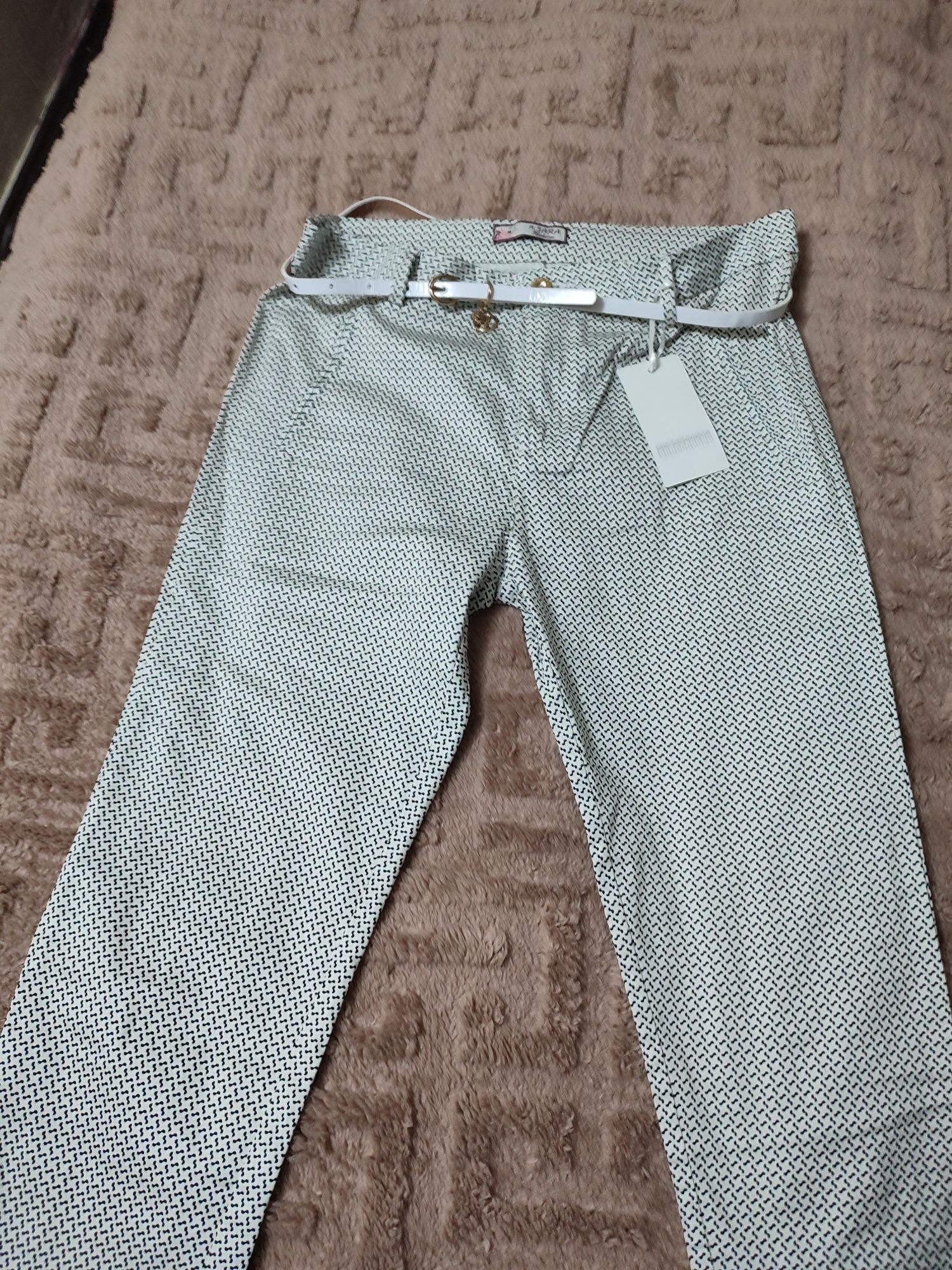 Продам женские брюки 48 размер.