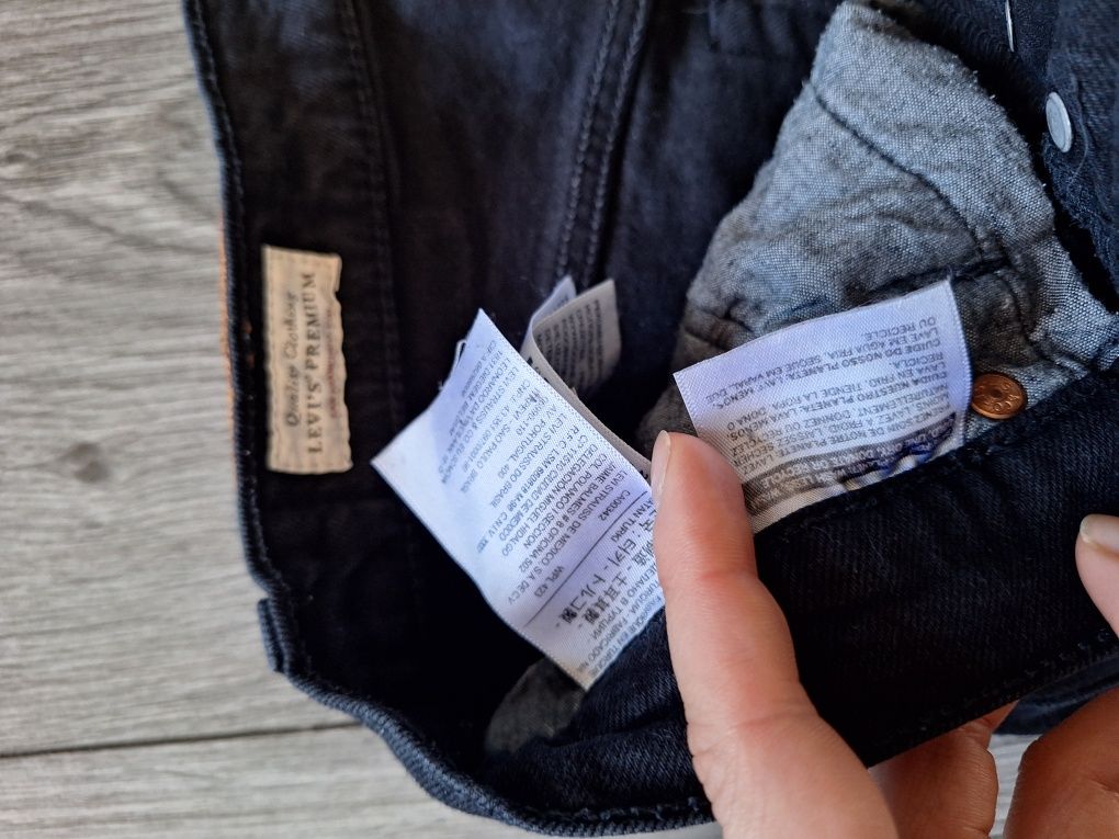 Levis damskie spodnie 501 w26 l30