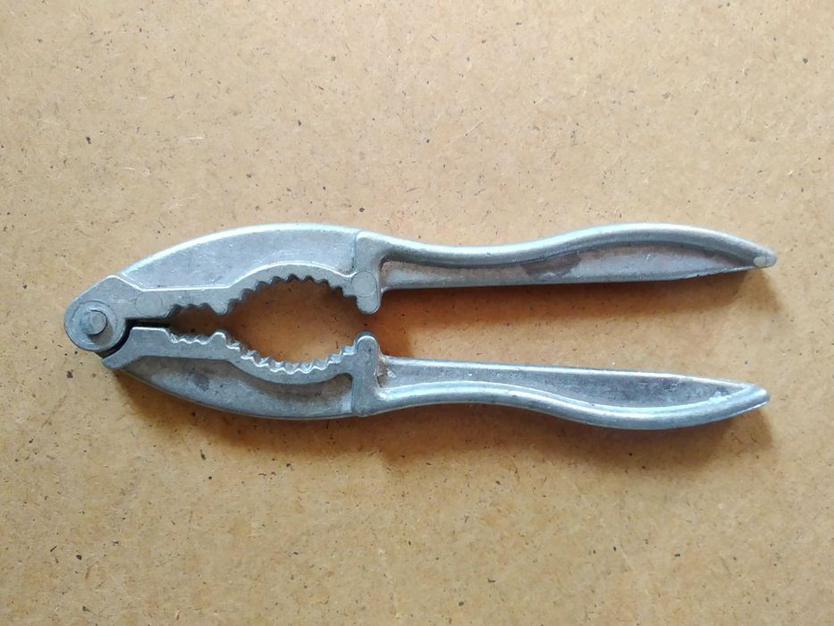 Горіхокол для колки горіхів