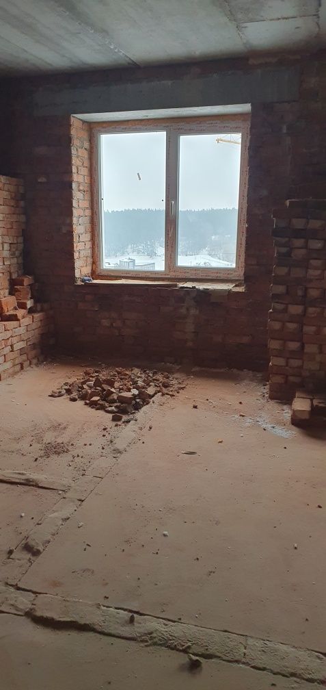 Приміщення комерційне на 10 поверсі  176 кв.м .