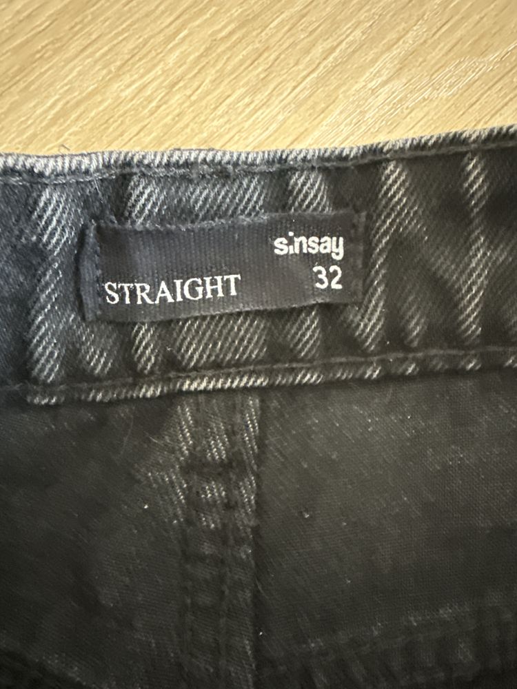 Straight czarne jeansy 32 xxs szerokie z dziurami