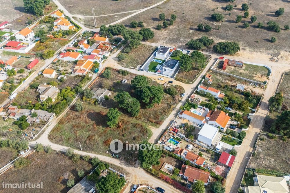 Terreno urbanizável em Palmela, 814 m² e 200 m² para construir