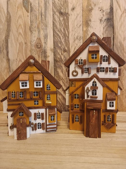 Domki drewniane miodowo białe kamieniczki dekoracja na półke prezent