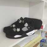 Jordan4RetroWhiteThunder-Nowy i nieużywanyRozmiar 40