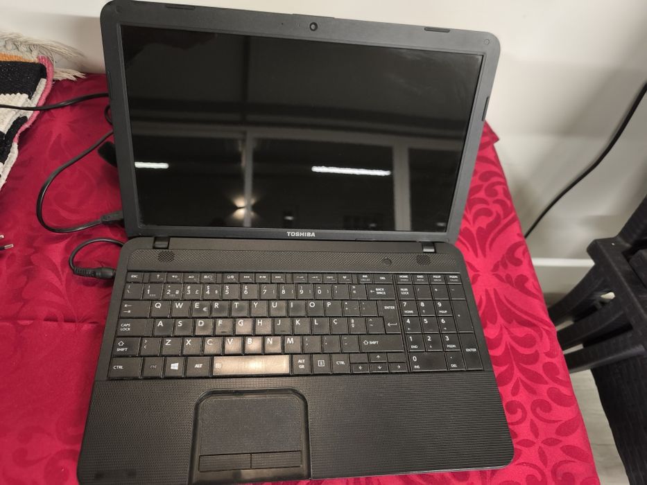 Computador portátil PC Toshiba Satellite C850D-117 em muito bom estado