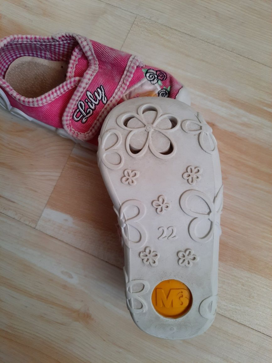 Kapcie rozm. 22 papcie, buty *wysyłka paczkomatem*