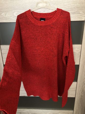 czerwony sweterek