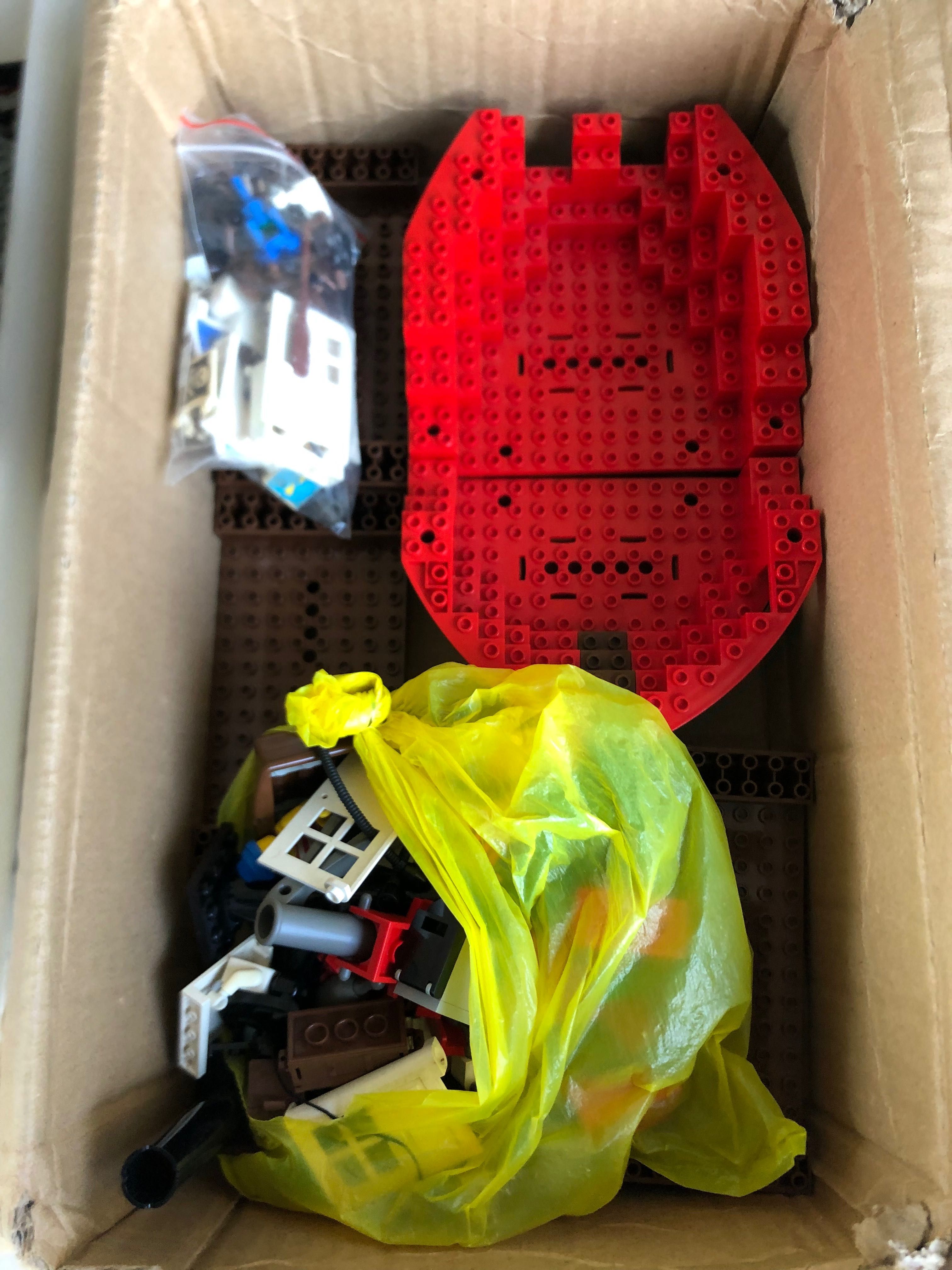 Barco piratas Lego completo e impecável as peças