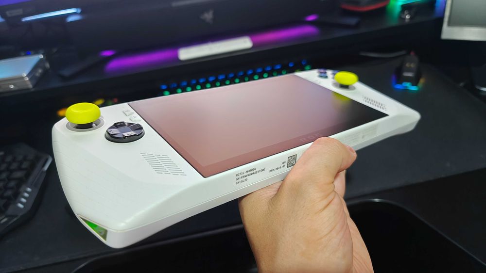 ROG Ally Z1 Extreme 2TB + Dock 12-em-1 + GripCase + Bolsa rígida