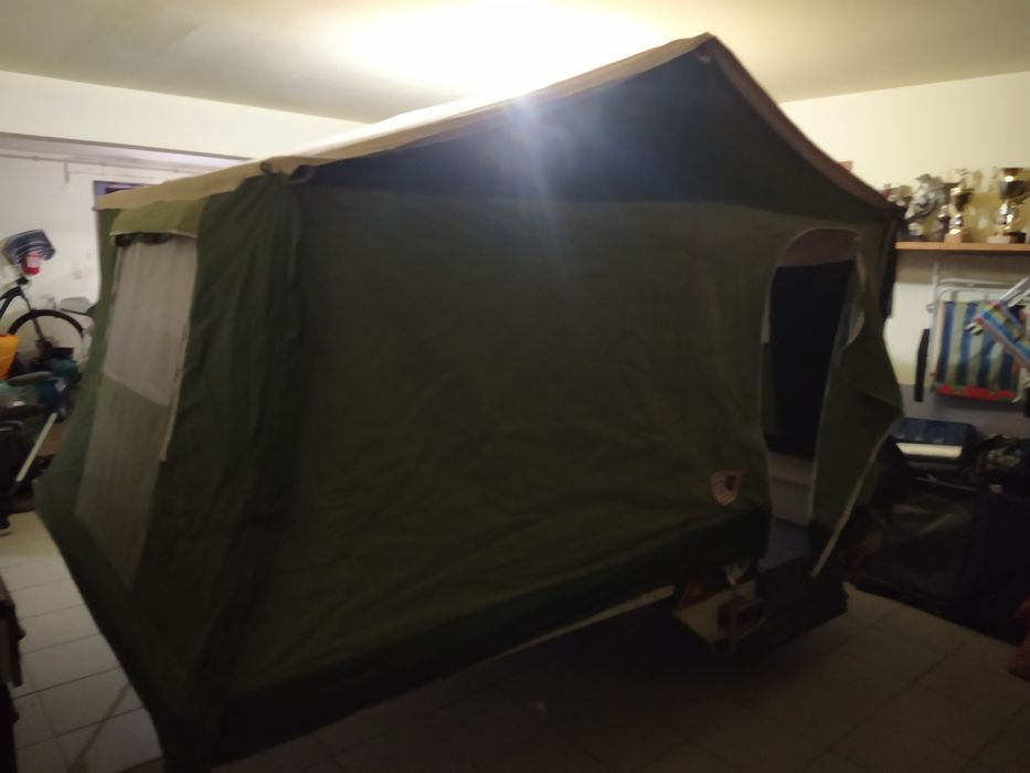 Atrelado tenda (Quarto + Sala) quase novo