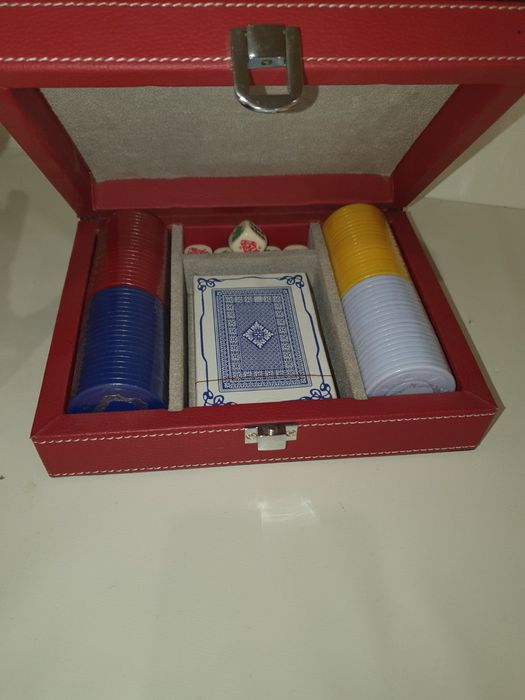 Шкіряні набори для гри в покер