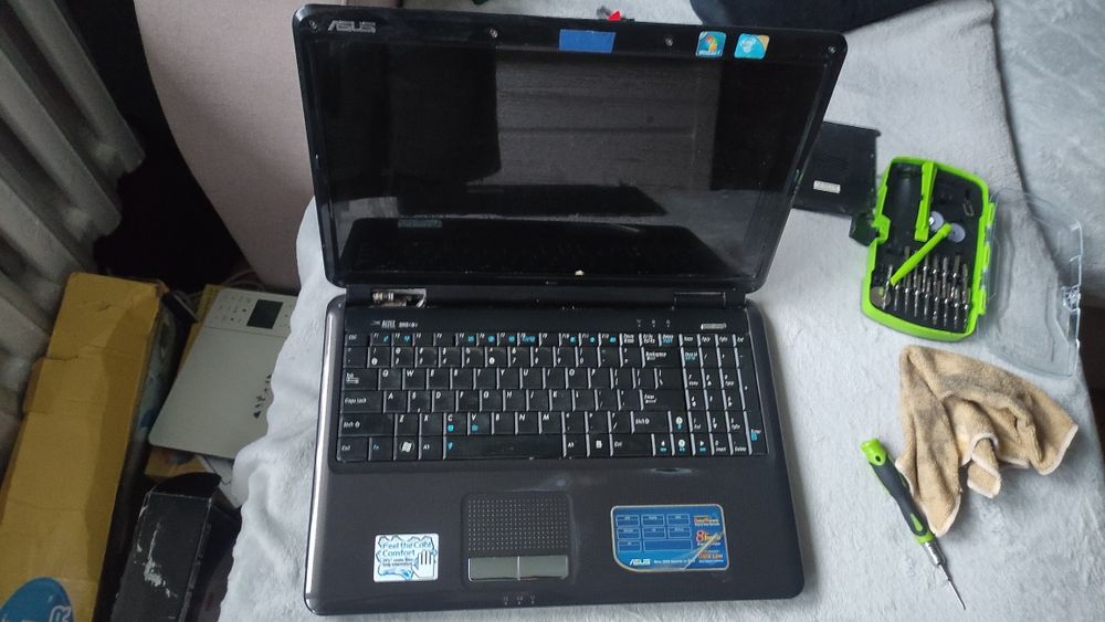 Laptop Asus z dyskiem HDD pamięć RAM