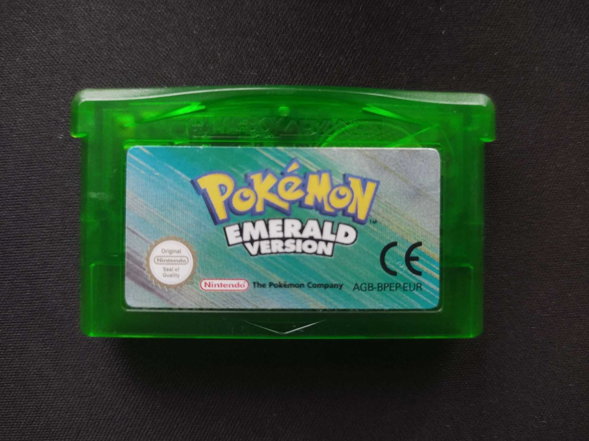 Pokemon Emerald na Gameboy'a.