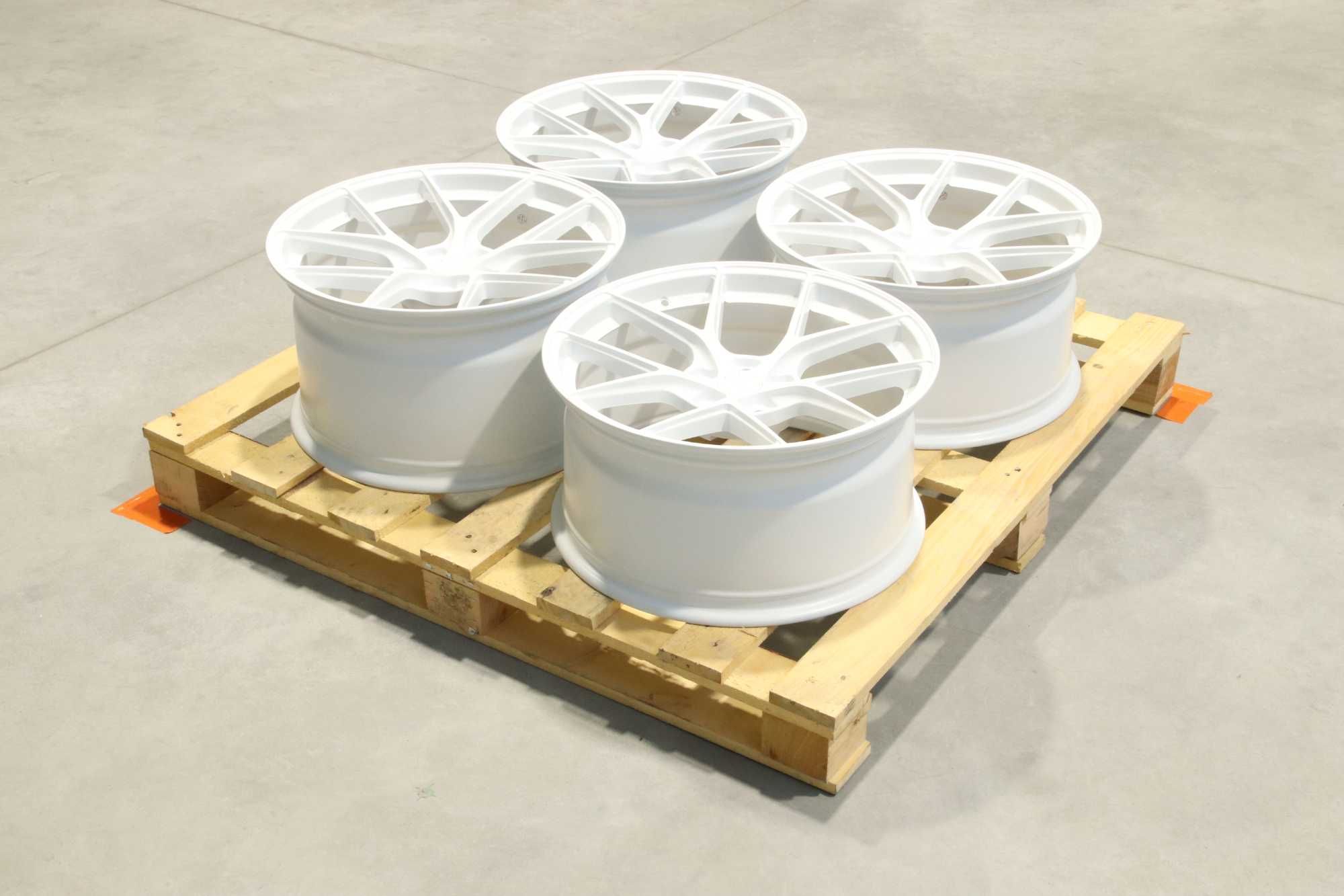 !OUTLET! Felgi Japan Racing SL01 19x9,5 ET25 +19x10,5 ET35 5x120 White