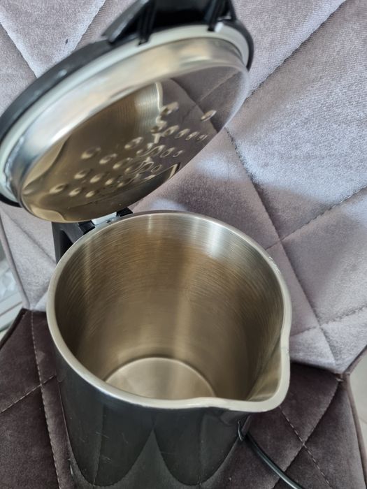 Czajnik elektryczny trzyma temperaturę