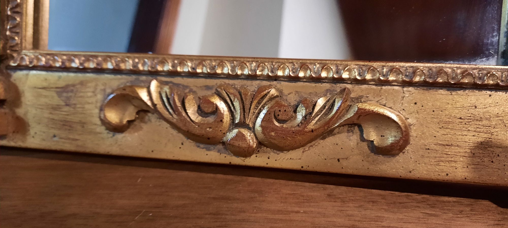 Magnífico espelho com moldura de talha de madeira