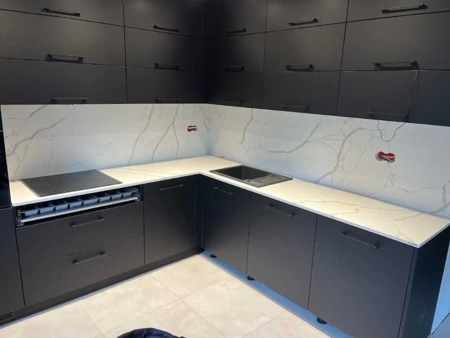 Blaty/parapety pod wymiar, granit, konglomeraty kwarcowe/granitowe