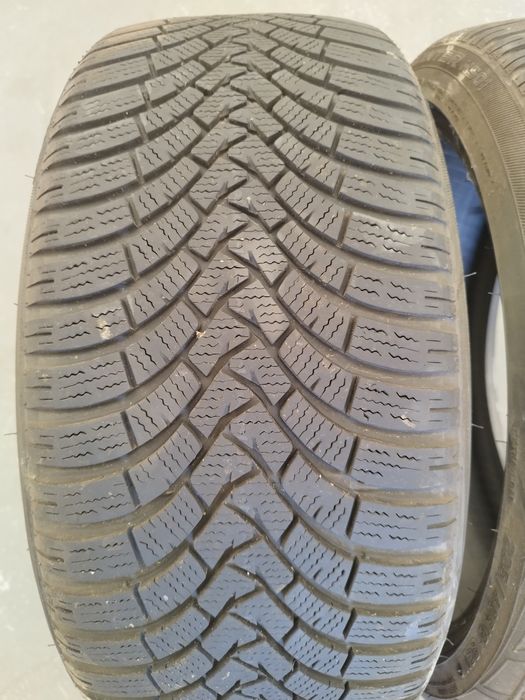 Dwie opony zimowe falken 225/40/R18