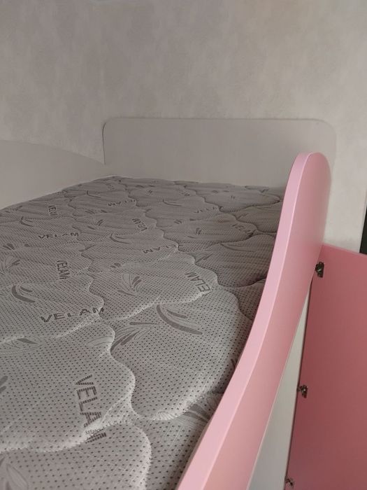 Комплект меблів для дитячої кімнати.