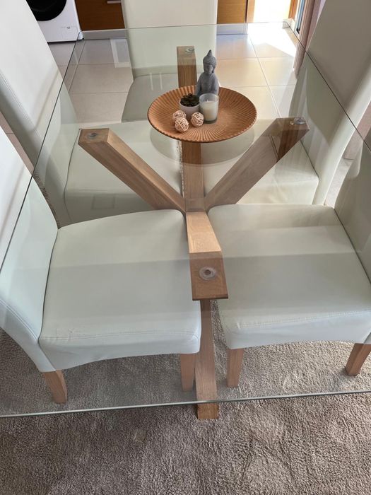 Mesa JSKY e cadeiras