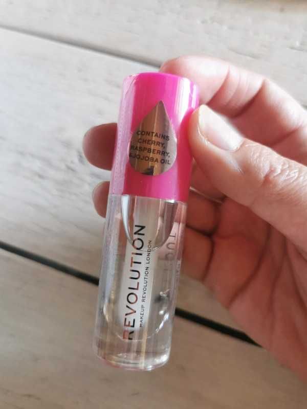Błyszczyk ust Makeup Revolution Juicy Bomb Kokos nawilżający wegański