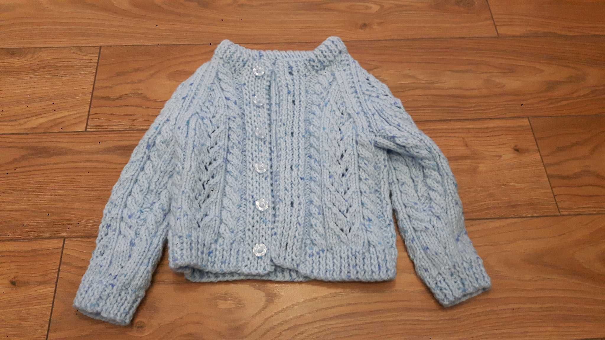 Sweter dla dziewczynki stan idealny.