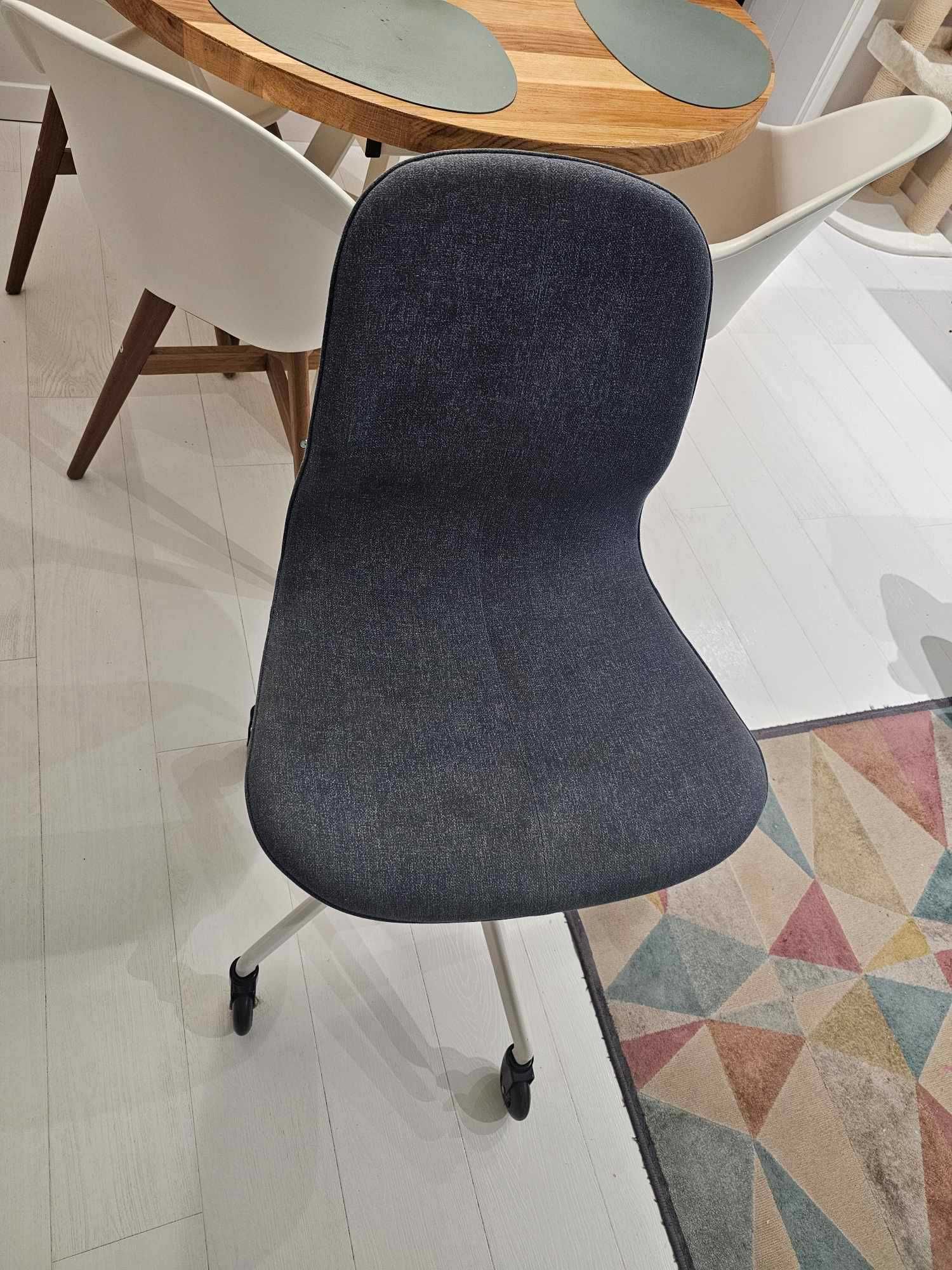 Ikea Krzesło biurowe LÅNGFJÄLL Krzesło do biurka +kółka kauczukowe