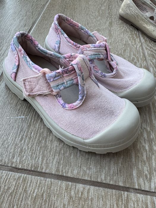 Продам туфлі на дівчинку