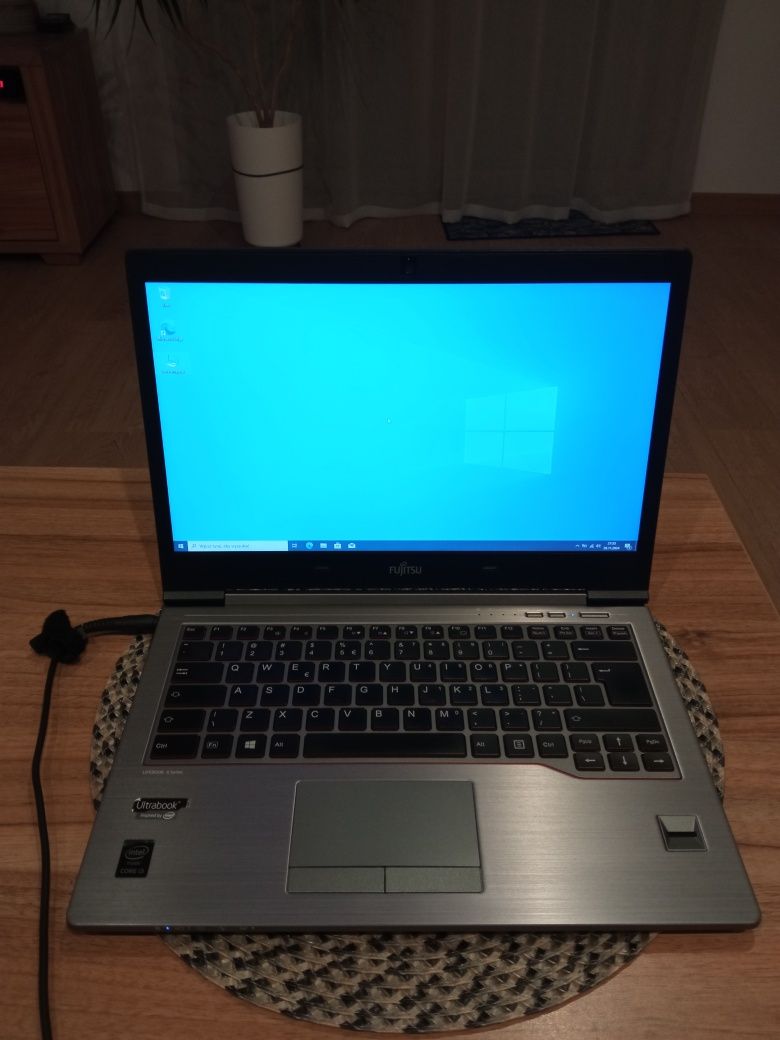 Fujitsu lifebook U745 i3 SSD 180 GB