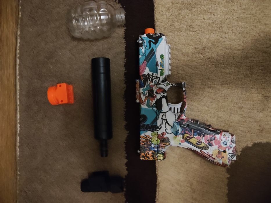 Игрушечный пистолет