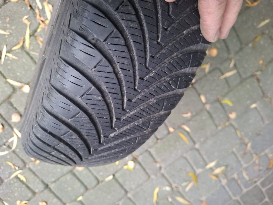 Komplet 4 szt opony całoroczne Kumho 165/70 R14 85T  stan bardzo dobry