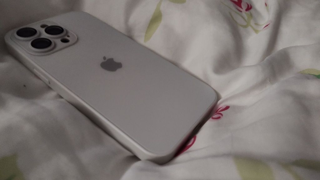 Etui Apple iPhone 14 pro max metalizowane plecki białe z logo
