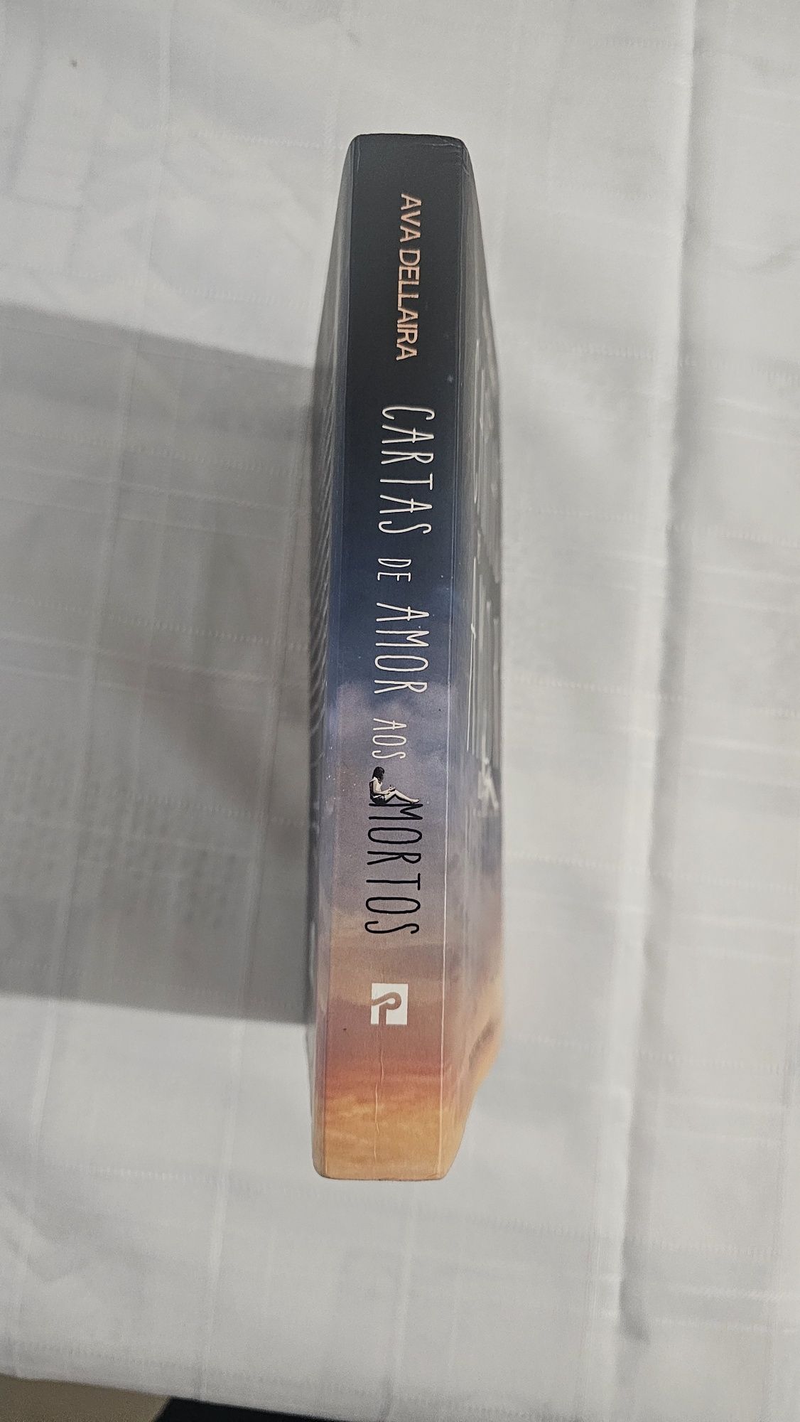 Livro Carta de amor aos mortos