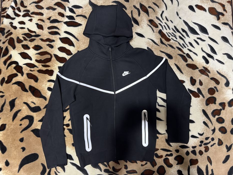 Nike tech fleece reflective black