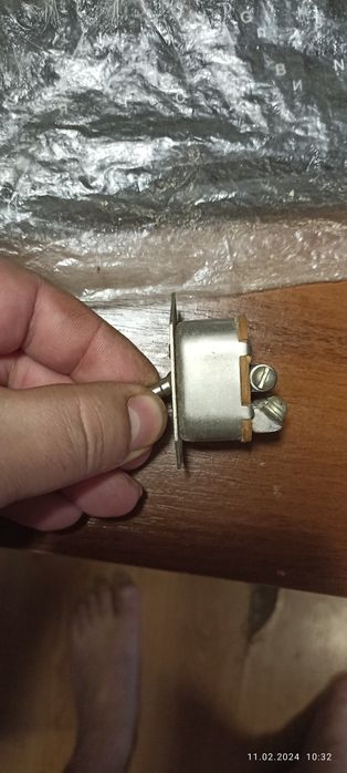 Вимикач натискний 2ВН-45 двополюсний 20 А, 27 В
В