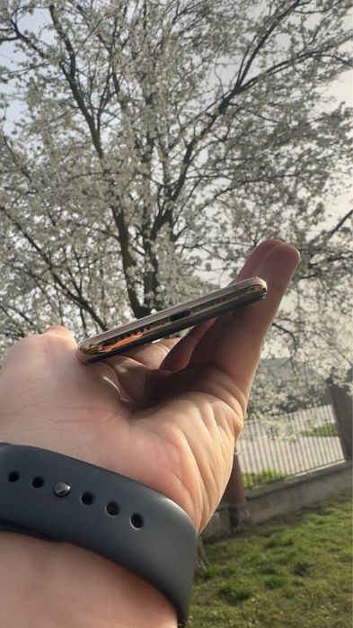 Iphone xs 64gb. Є білий та жовтий акумулятори 100%