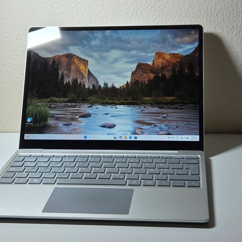 Microsoft Surface Laptop Go 12.4"
