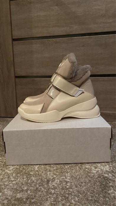 Жіночі шкіряні кросівки Нові