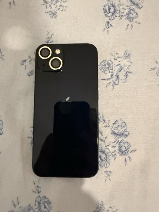 Vendo ipone 13 em bom estado com algumas capss e a e a caixa original