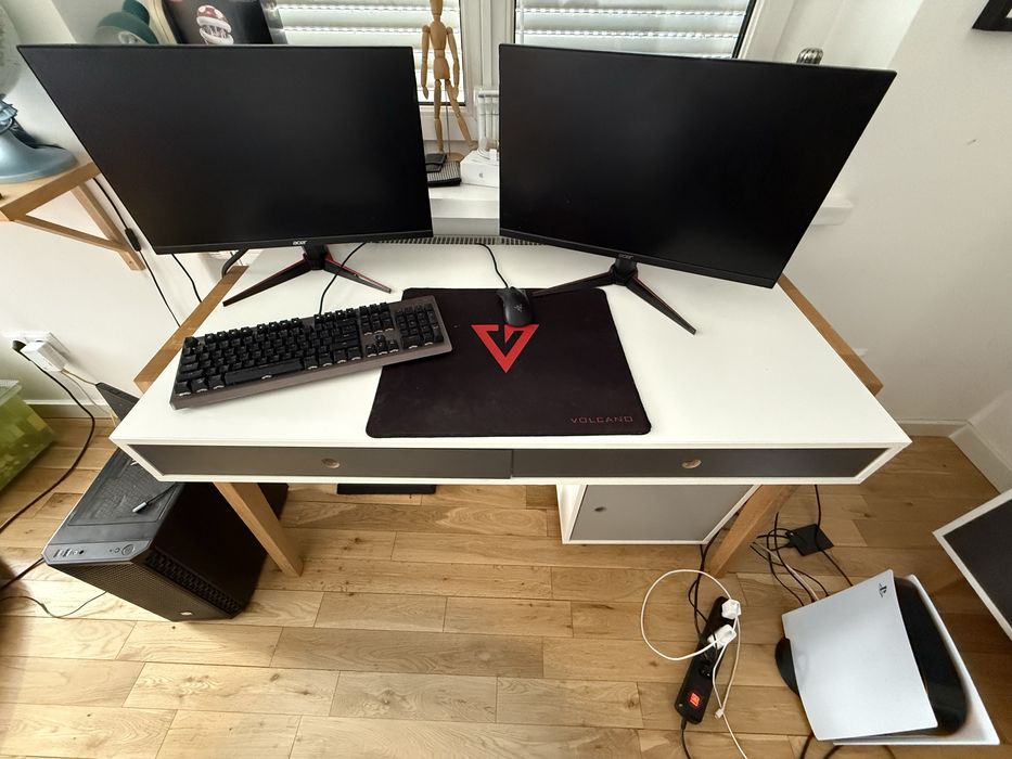 Meble pokojowe z serii vox w atrakcyjnej cenie oraz łóżko Ikea