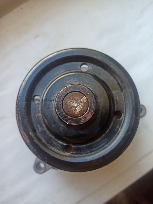 Насос водяний (помпа) на Geely EMGRAND EC7  Б/У