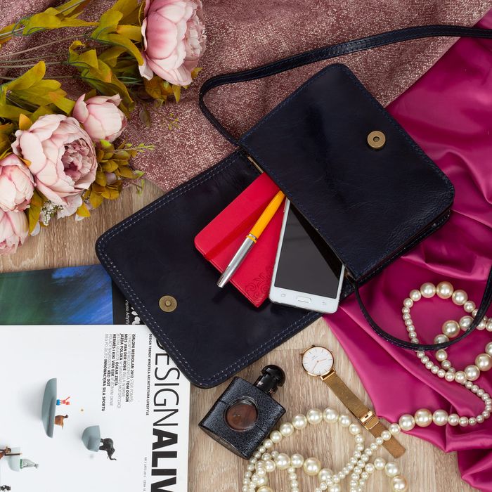 VERA PELLE torebka damska skórzana listonoszka z klapą V562 granatowa