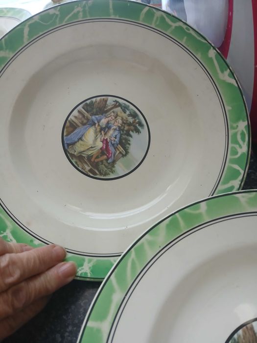 Vendo Pratos Antigos