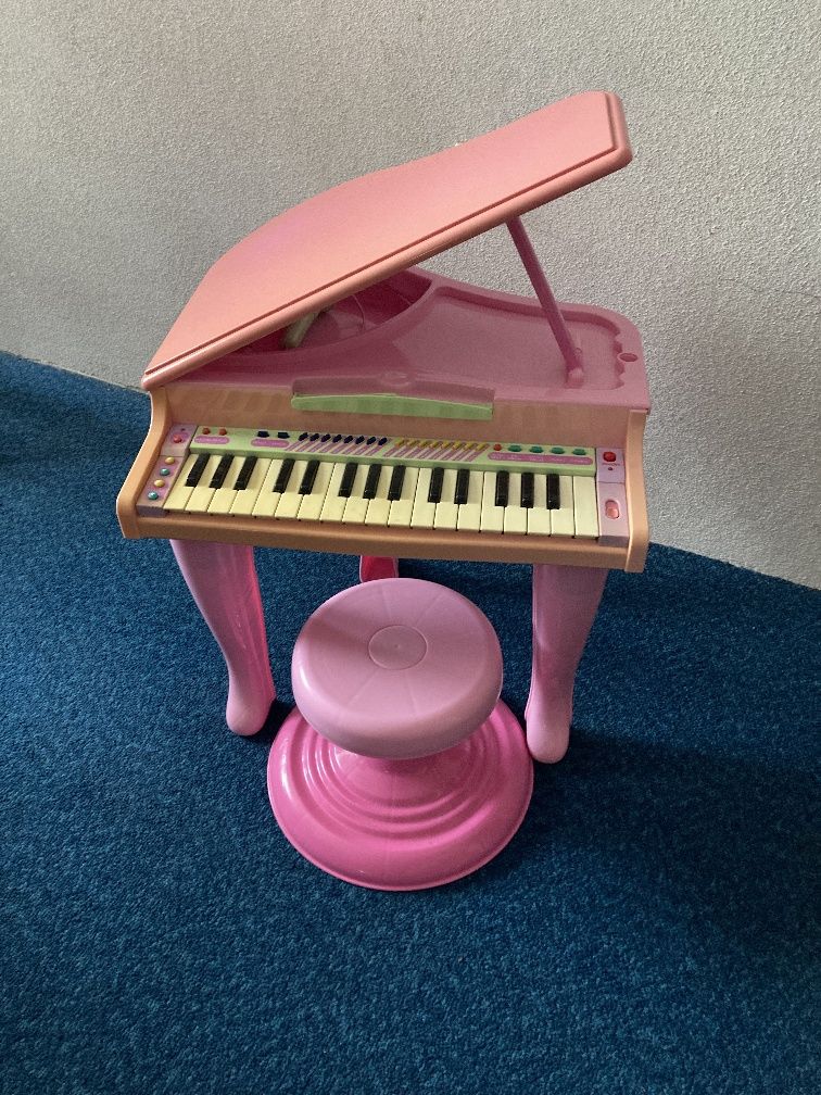Piano de cauda de criança