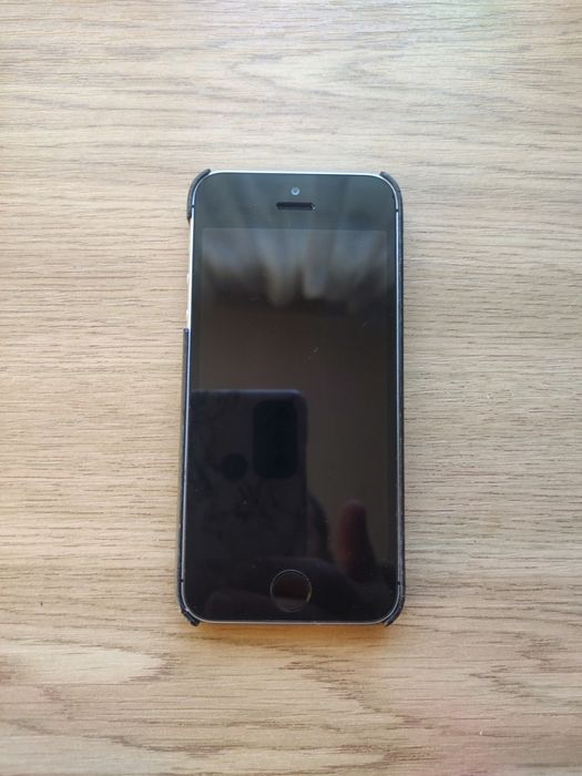 Apple iphone se 64 gb. В гарному стані