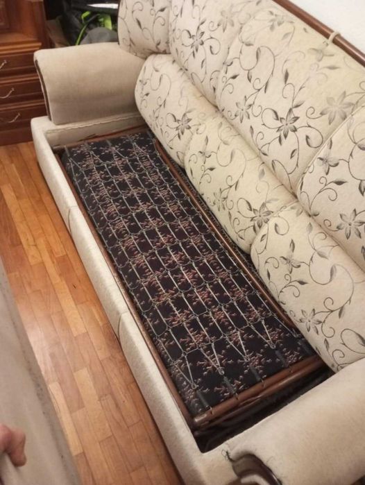 Sofá cama em bom estado.