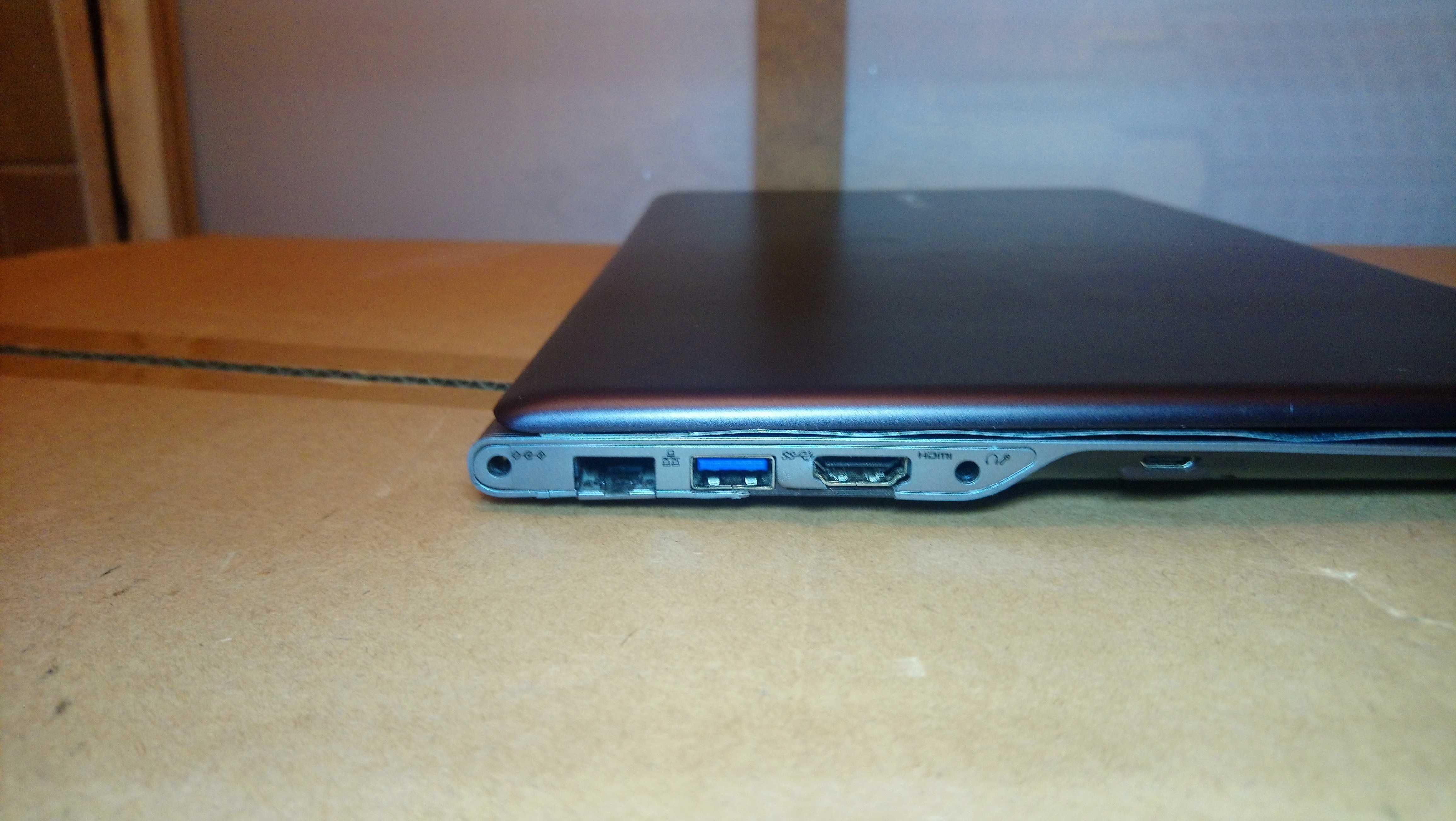 L a p t o p  Samsung NP530U3C