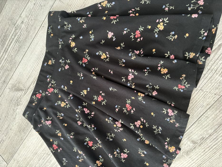 Spodniczka rozkloszowana w kwiatki C&A