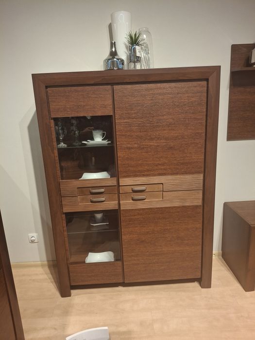 Sprzedam witrynę biblioteczkę
